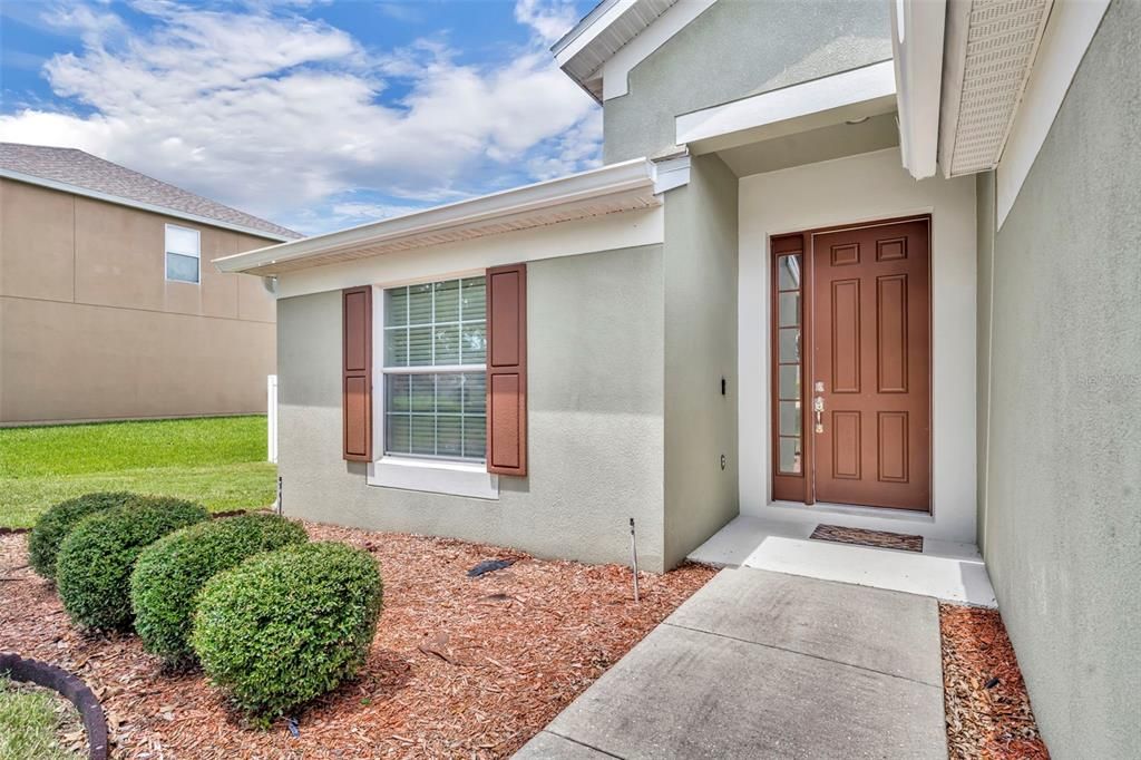 合同活跃: $445,000 (4 贝兹, 2 浴室, 1604 平方英尺)