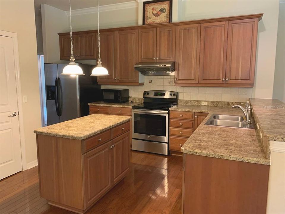 В аренду: $2,450 (3 спален, 2 ванн, 2376 Квадратных фут)