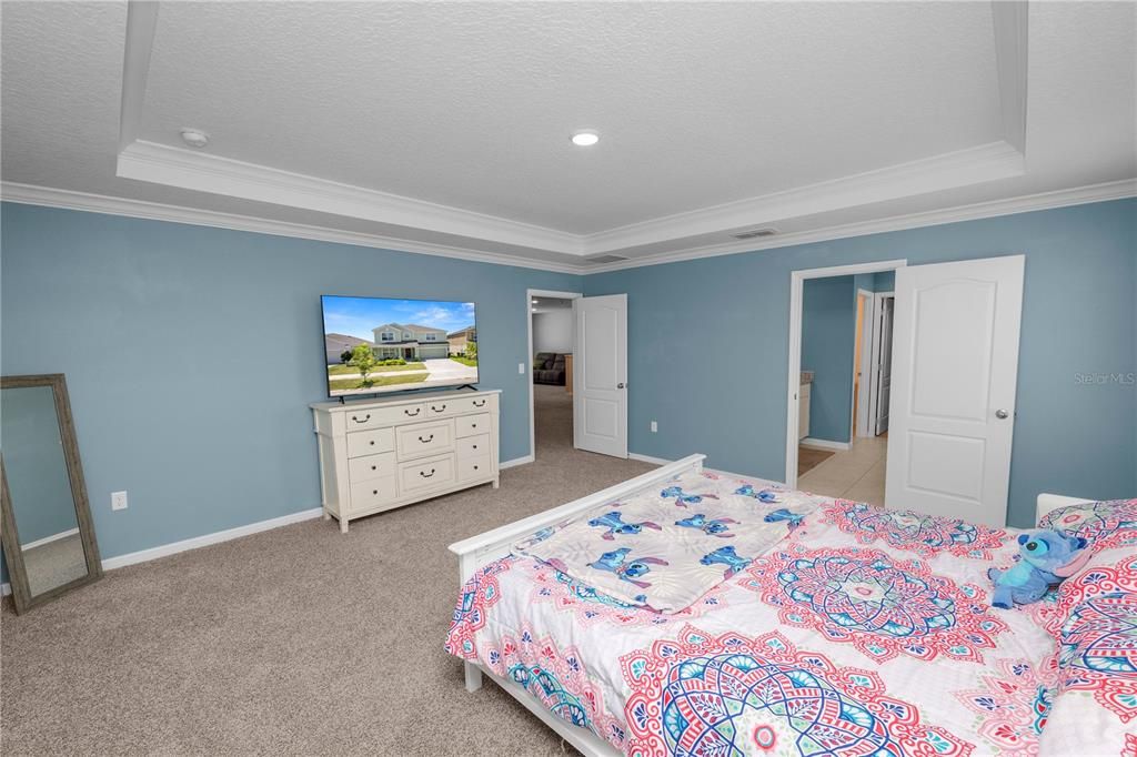 合同活跃: $350,000 (5 贝兹, 3 浴室, 2989 平方英尺)