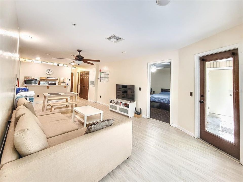 For Sale: $194,500 (4 beds, 4 baths, 1177 Square Feet)