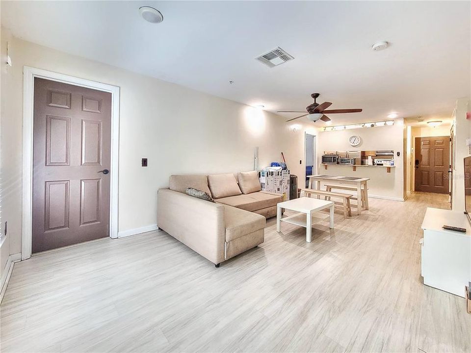 For Sale: $194,500 (4 beds, 4 baths, 1177 Square Feet)