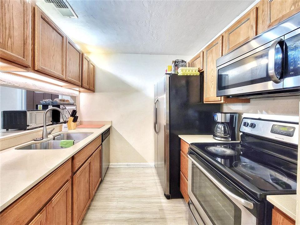 For Sale: $194,500 (4 beds, 4 baths, 1177 Square Feet)