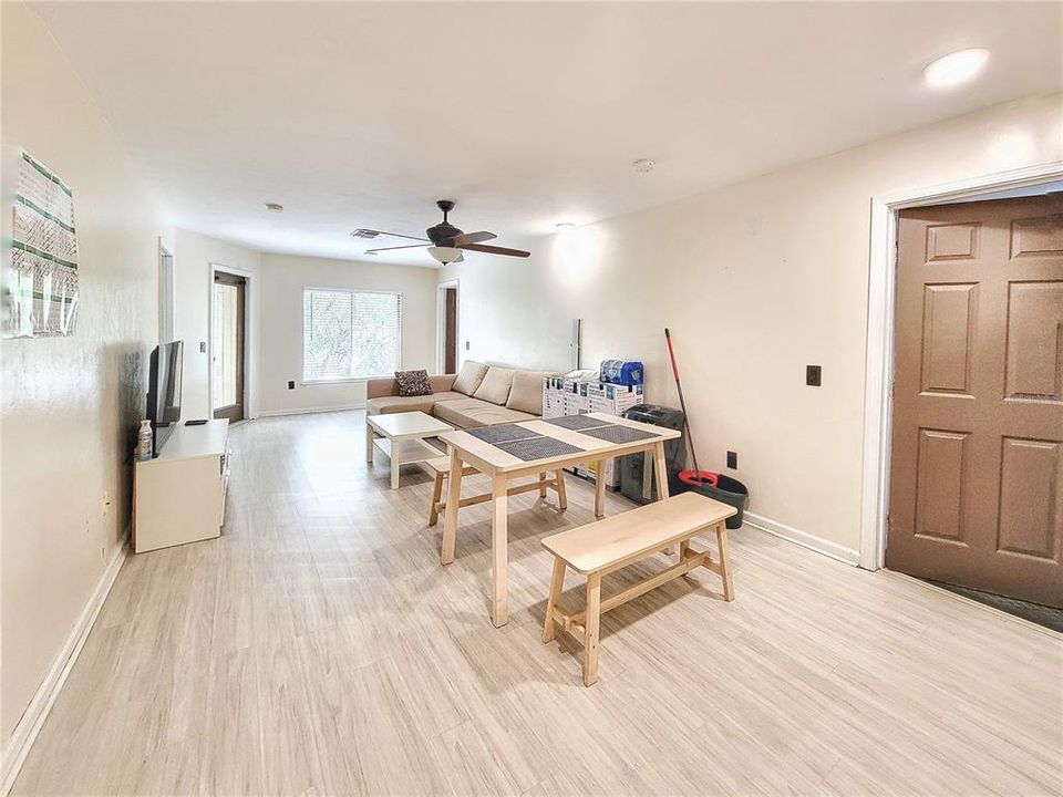 For Sale: $194,500 (4 beds, 4 baths, 1177 Square Feet)