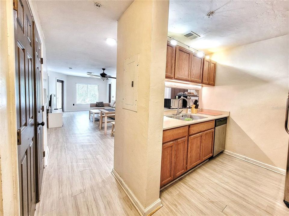 For Sale: $194,500 (4 beds, 4 baths, 1177 Square Feet)