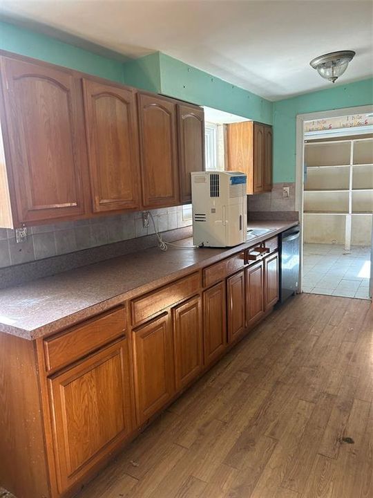 合同活跃: $180,000 (3 贝兹, 2 浴室, 1444 平方英尺)