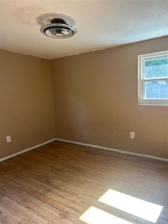 合同活跃: $180,000 (3 贝兹, 2 浴室, 1444 平方英尺)