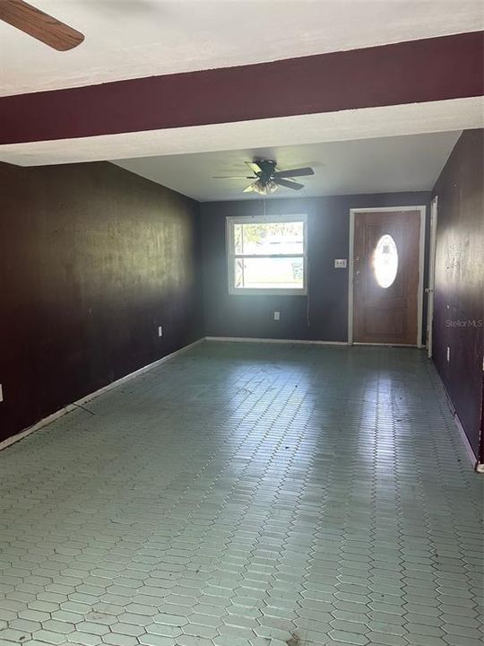 合同活跃: $180,000 (3 贝兹, 2 浴室, 1444 平方英尺)