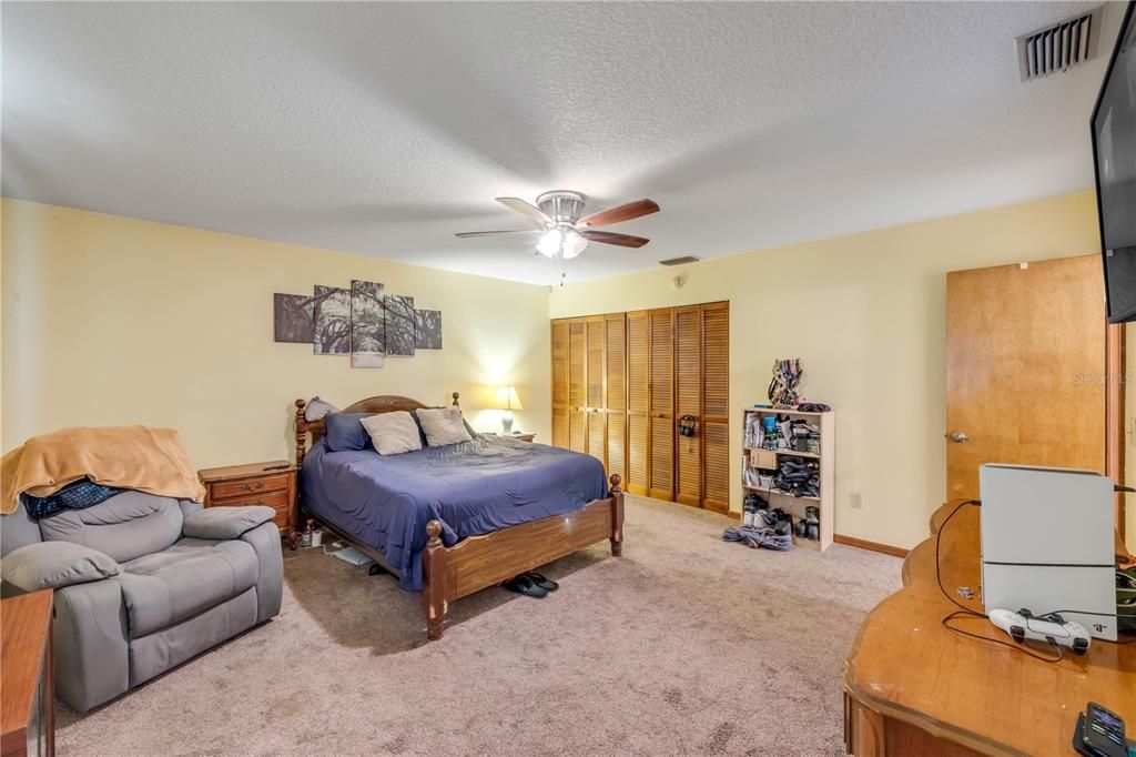 For Sale: $329,000 (3 beds, 2 baths, 1462 Square Feet)