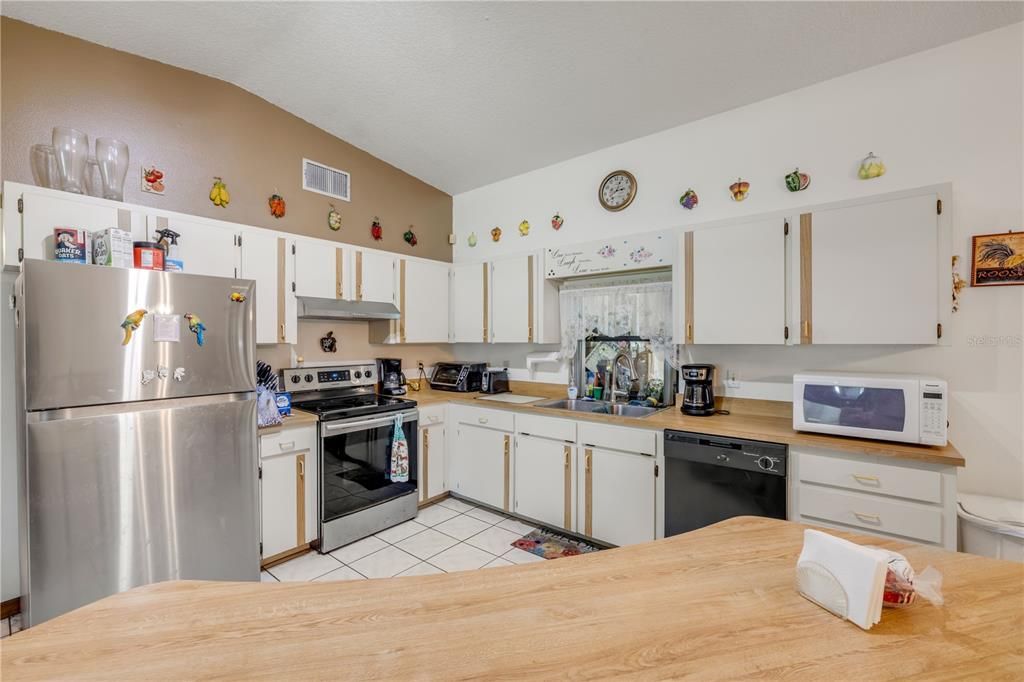 For Sale: $329,000 (3 beds, 2 baths, 1462 Square Feet)