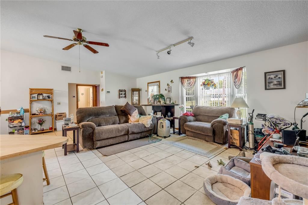 For Sale: $329,000 (3 beds, 2 baths, 1462 Square Feet)