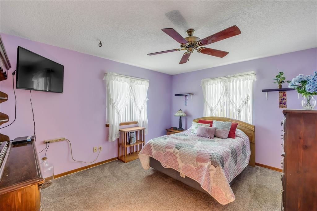 For Sale: $329,000 (3 beds, 2 baths, 1462 Square Feet)