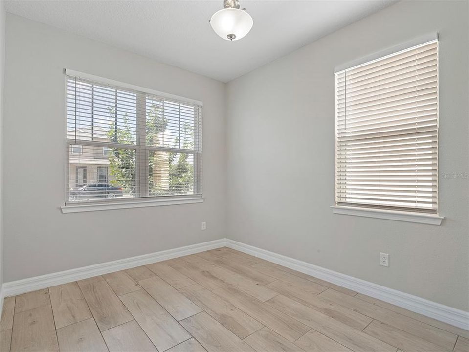 合同活跃: $485,000 (3 贝兹, 2 浴室, 1712 平方英尺)