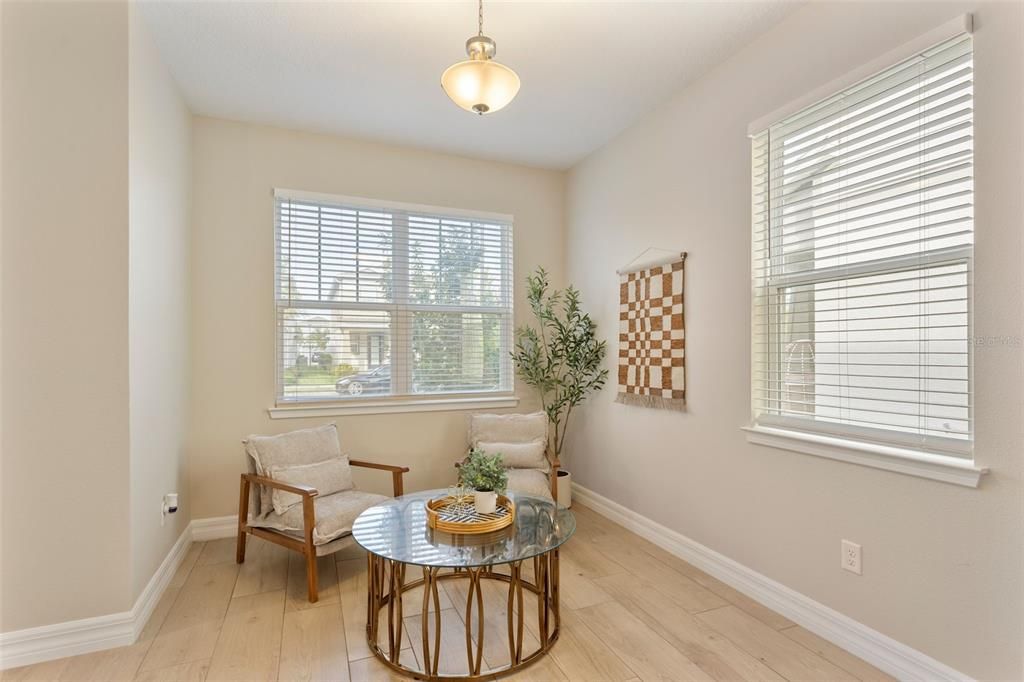 合同活跃: $485,000 (3 贝兹, 2 浴室, 1712 平方英尺)