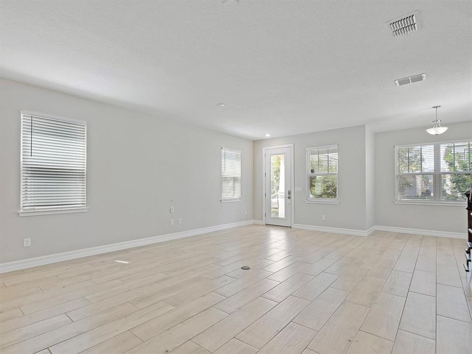 合同活跃: $485,000 (3 贝兹, 2 浴室, 1712 平方英尺)