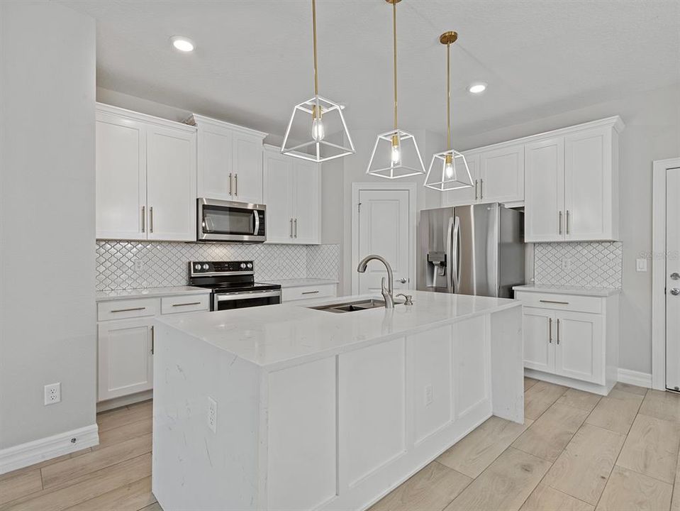 合同活跃: $485,000 (3 贝兹, 2 浴室, 1712 平方英尺)