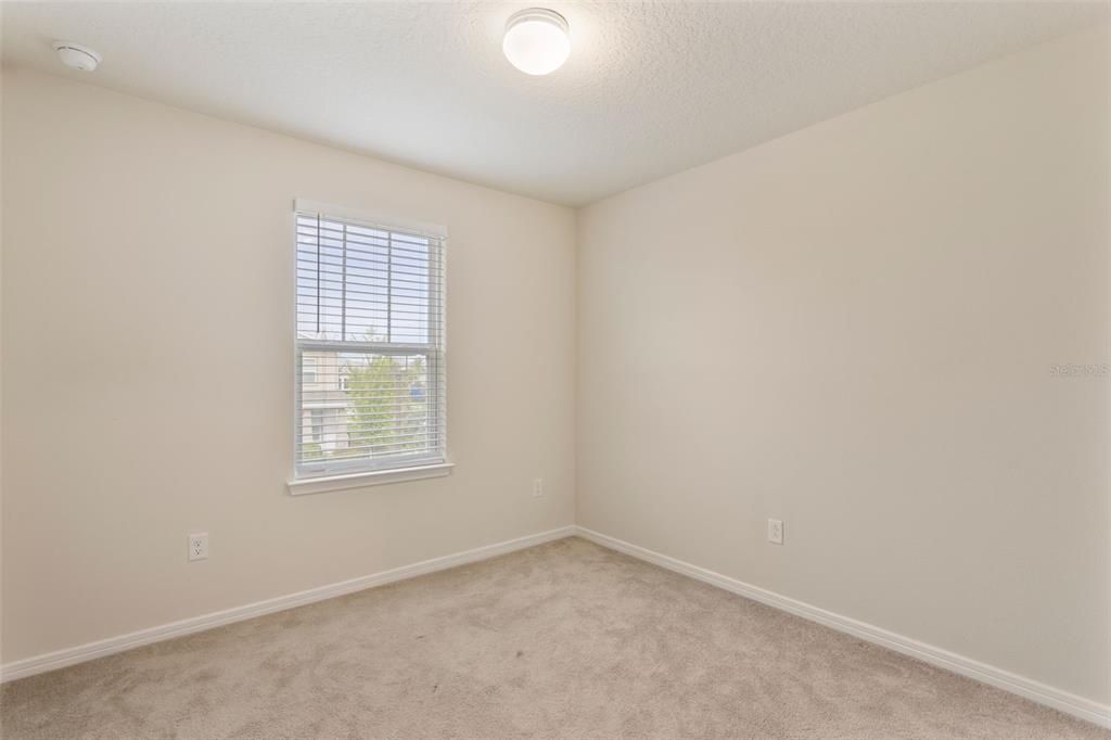 合同活跃: $485,000 (3 贝兹, 2 浴室, 1712 平方英尺)