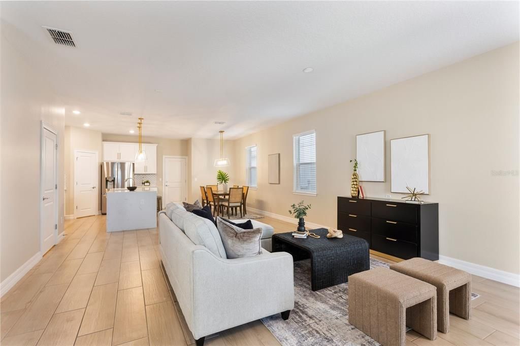 合同活跃: $485,000 (3 贝兹, 2 浴室, 1712 平方英尺)