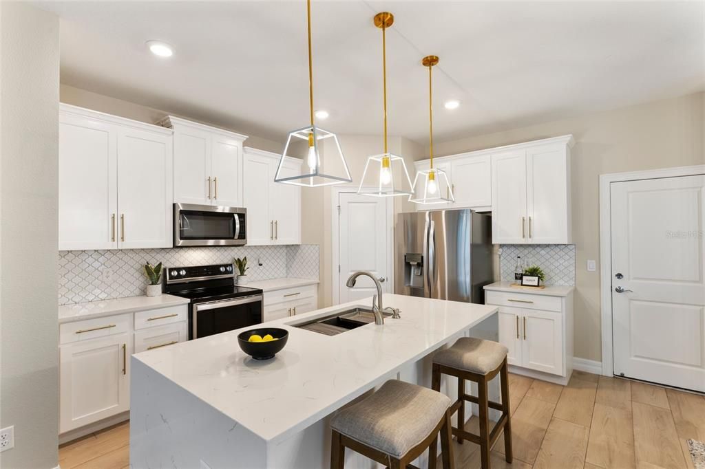 合同活跃: $485,000 (3 贝兹, 2 浴室, 1712 平方英尺)