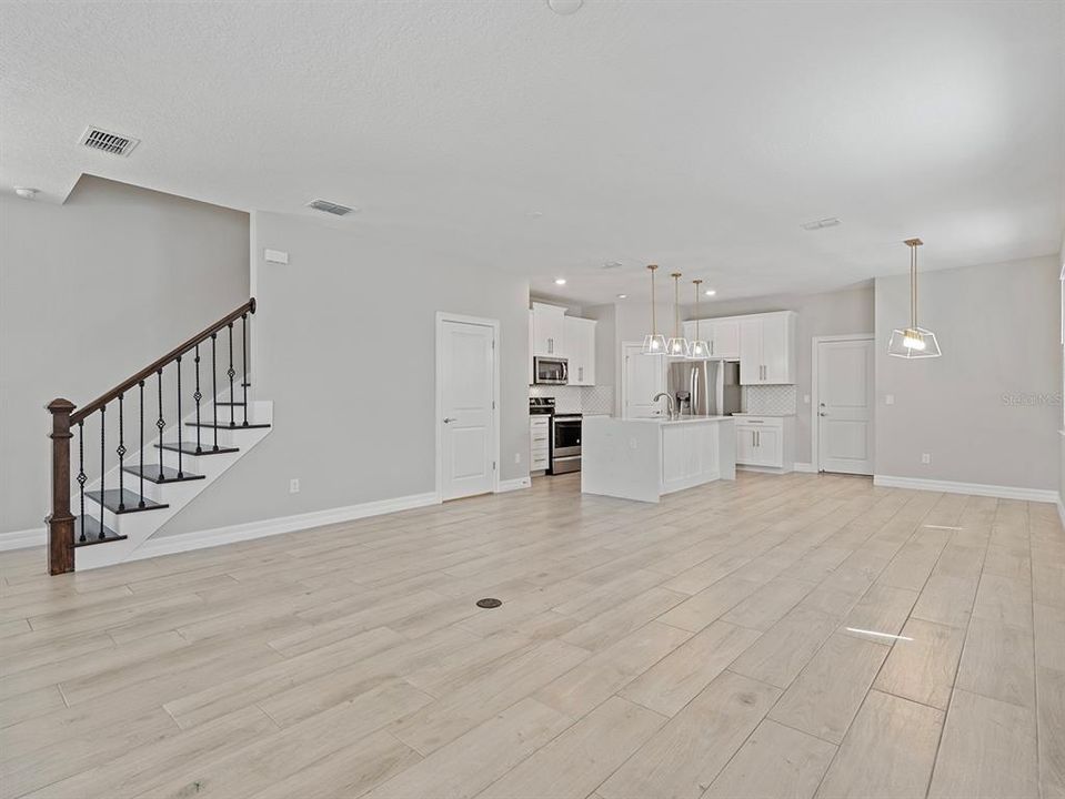 合同活跃: $485,000 (3 贝兹, 2 浴室, 1712 平方英尺)