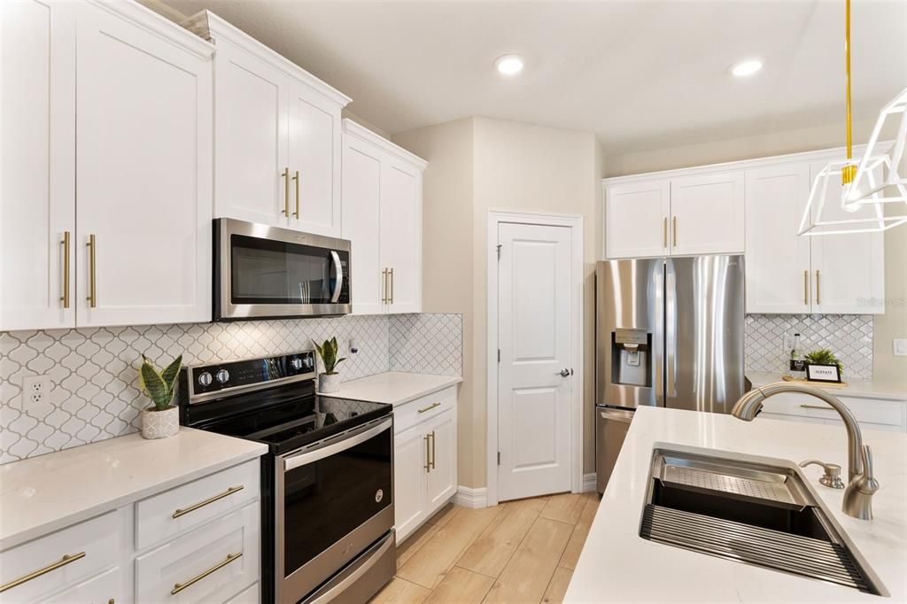 合同活跃: $485,000 (3 贝兹, 2 浴室, 1712 平方英尺)