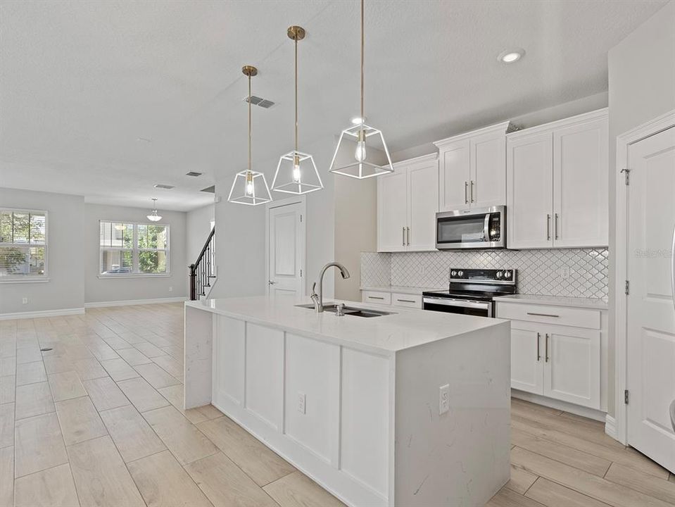 合同活跃: $485,000 (3 贝兹, 2 浴室, 1712 平方英尺)