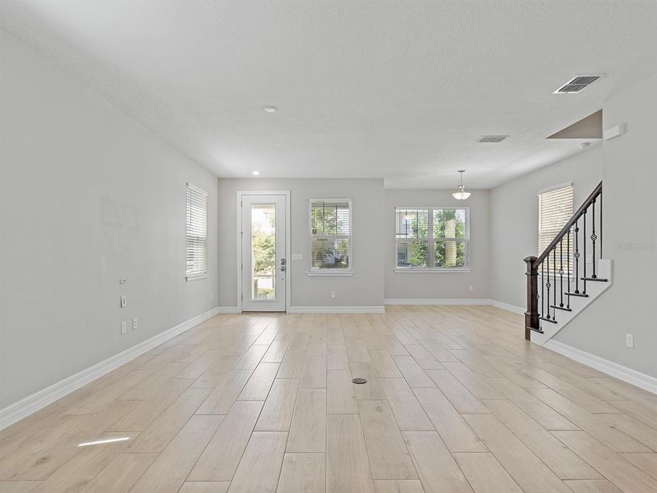 合同活跃: $485,000 (3 贝兹, 2 浴室, 1712 平方英尺)