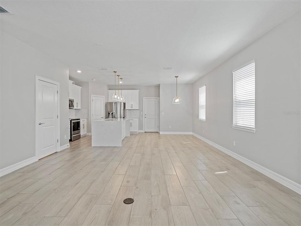 合同活跃: $485,000 (3 贝兹, 2 浴室, 1712 平方英尺)