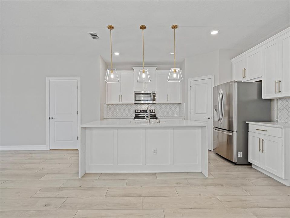 合同活跃: $485,000 (3 贝兹, 2 浴室, 1712 平方英尺)