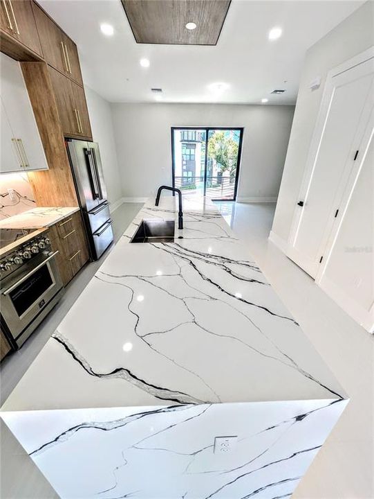 В аренду: $4,900 (2 спален, 2 ванн, 1850 Квадратных фут)