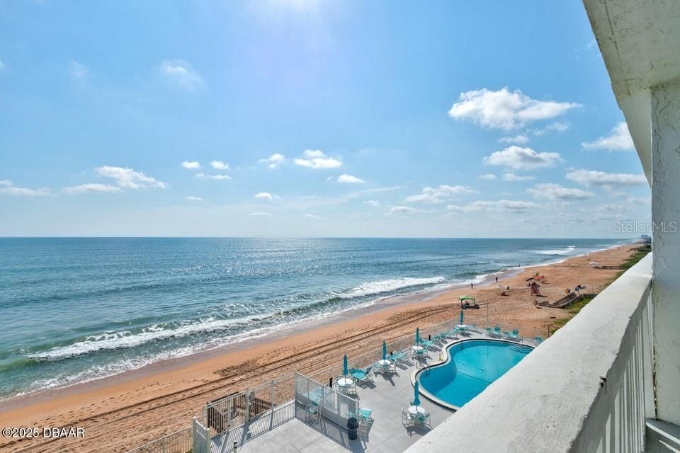 Active With Contract: $434,000 (2 beds, 2 baths, 1227 Square Feet)