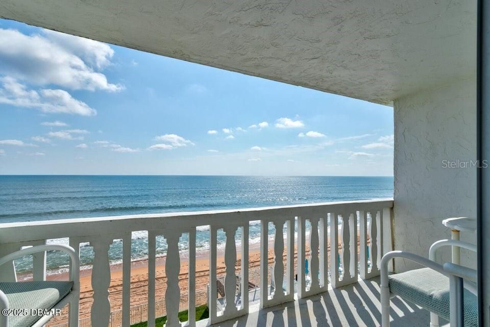 Active With Contract: $434,000 (2 beds, 2 baths, 1227 Square Feet)