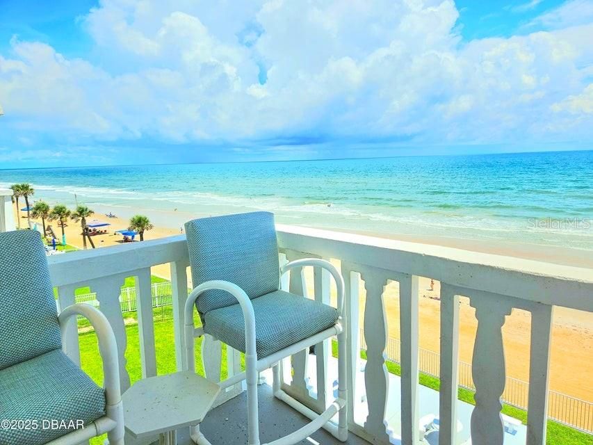 Active With Contract: $434,000 (2 beds, 2 baths, 1227 Square Feet)