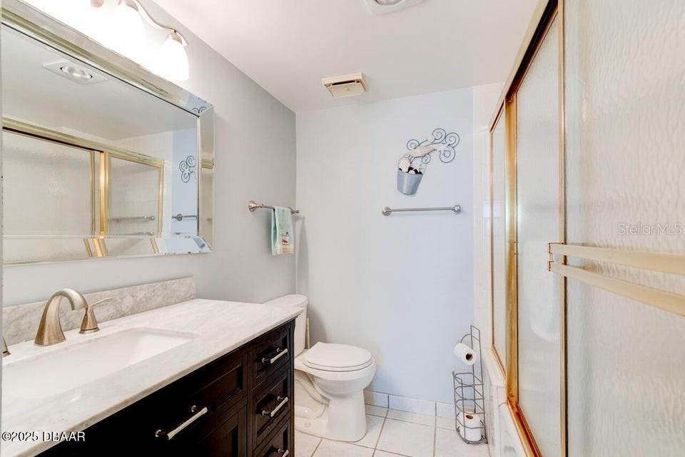 Active With Contract: $434,000 (2 beds, 2 baths, 1227 Square Feet)