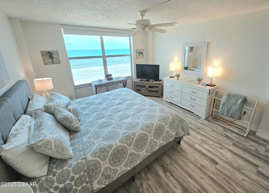 Active With Contract: $434,000 (2 beds, 2 baths, 1227 Square Feet)