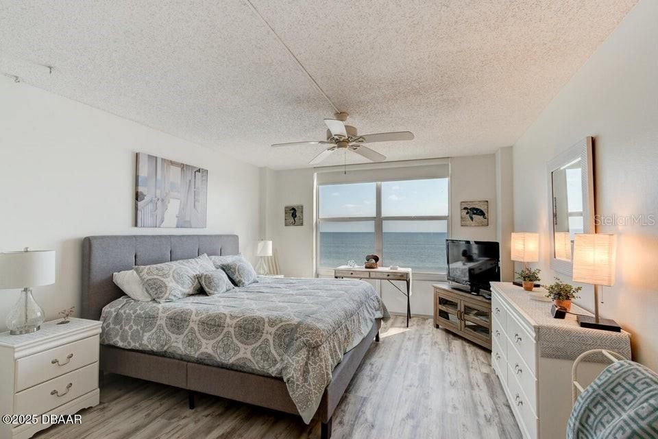 Active With Contract: $434,000 (2 beds, 2 baths, 1227 Square Feet)