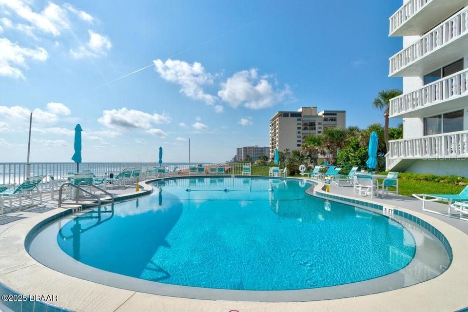 Active With Contract: $434,000 (2 beds, 2 baths, 1227 Square Feet)