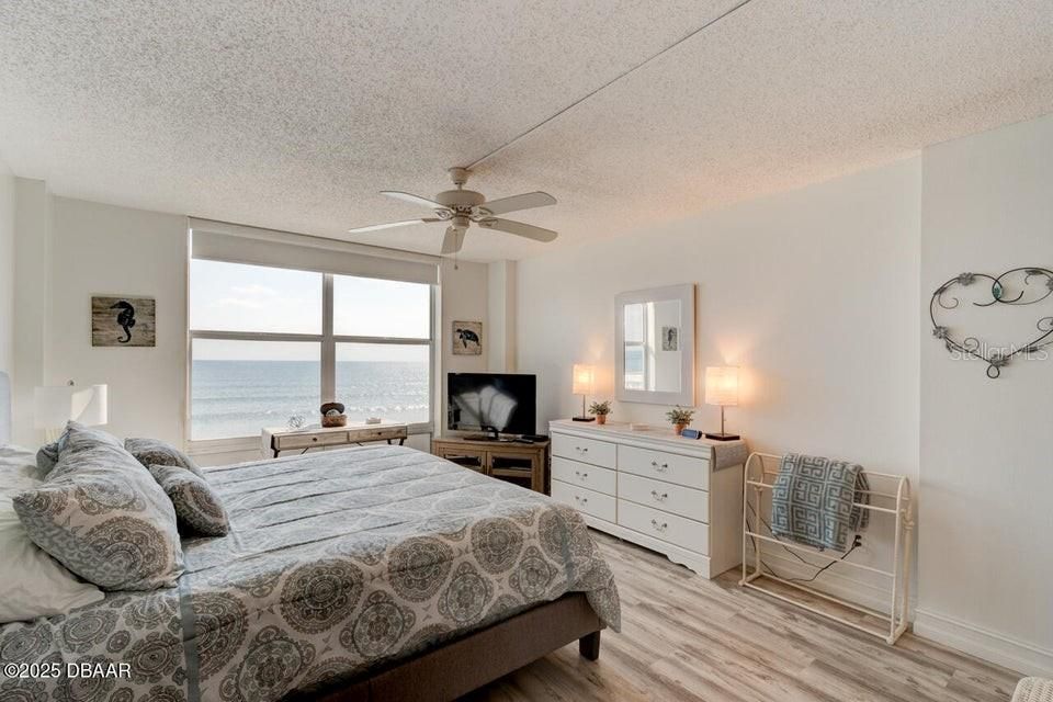 Active With Contract: $434,000 (2 beds, 2 baths, 1227 Square Feet)