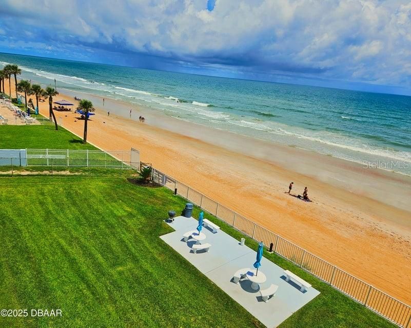 Active With Contract: $434,000 (2 beds, 2 baths, 1227 Square Feet)