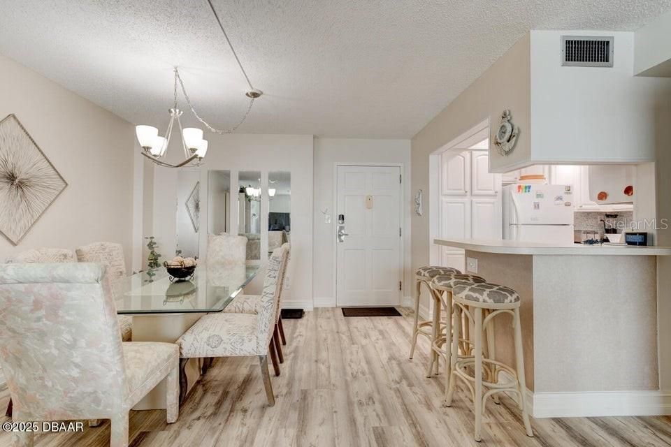 Active With Contract: $434,000 (2 beds, 2 baths, 1227 Square Feet)