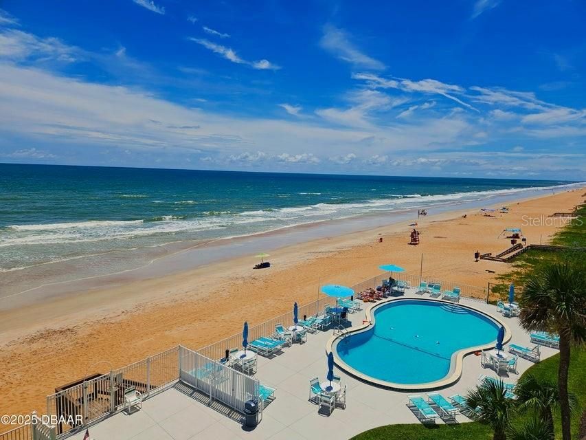 Active With Contract: $434,000 (2 beds, 2 baths, 1227 Square Feet)