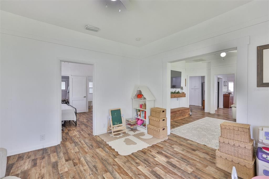 For Sale: $324,999 (3 beds, 2 baths, 1668 Square Feet)