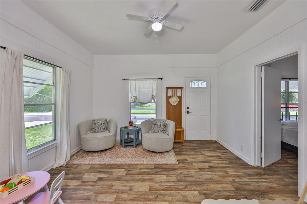 For Sale: $324,999 (3 beds, 2 baths, 1668 Square Feet)