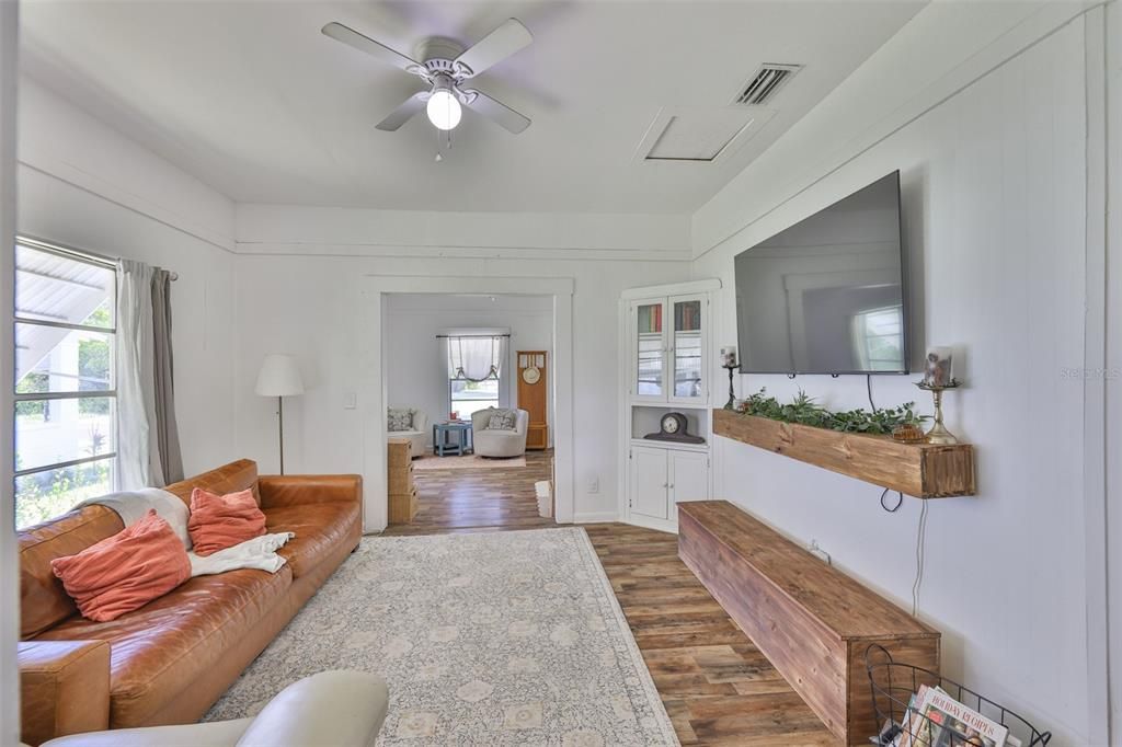 For Sale: $324,999 (3 beds, 2 baths, 1668 Square Feet)