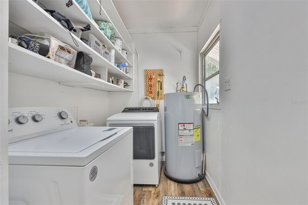 For Sale: $324,999 (3 beds, 2 baths, 1668 Square Feet)