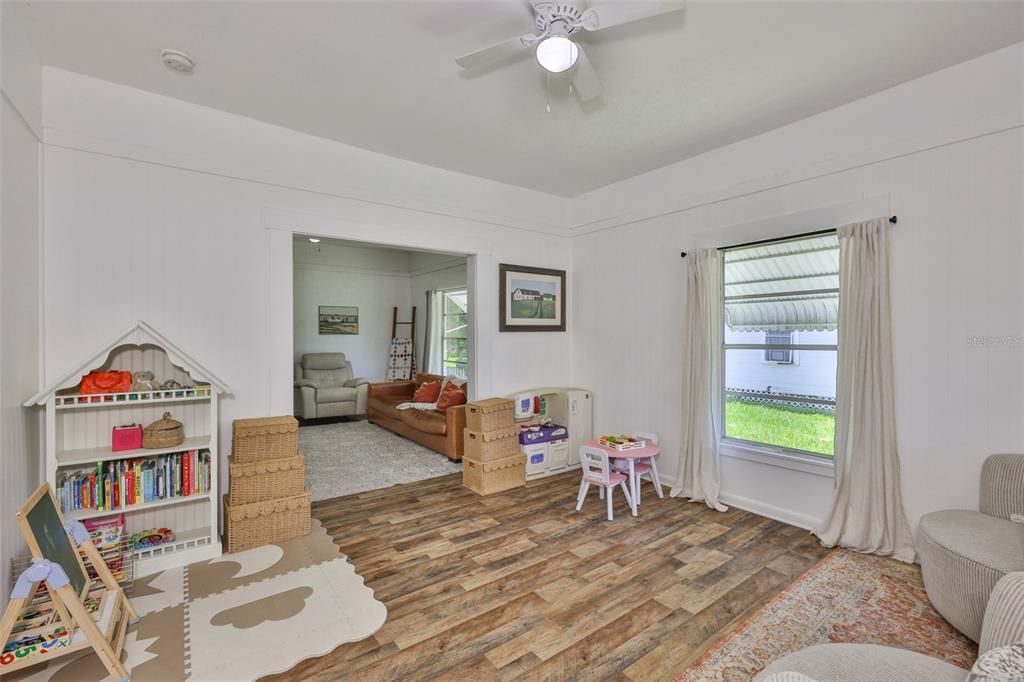 For Sale: $324,999 (3 beds, 2 baths, 1668 Square Feet)