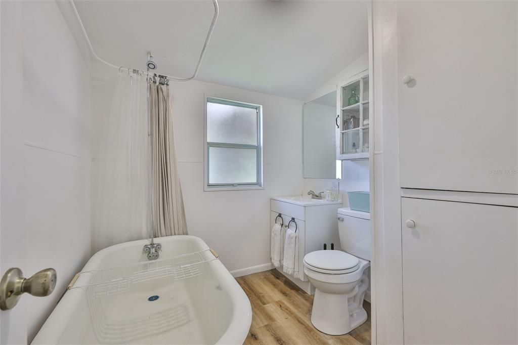 For Sale: $324,999 (3 beds, 2 baths, 1668 Square Feet)