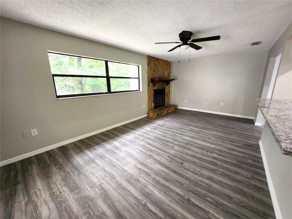 Activo con contrato: $314,900 (3 camas, 2 baños, 1584 Pies cuadrados)