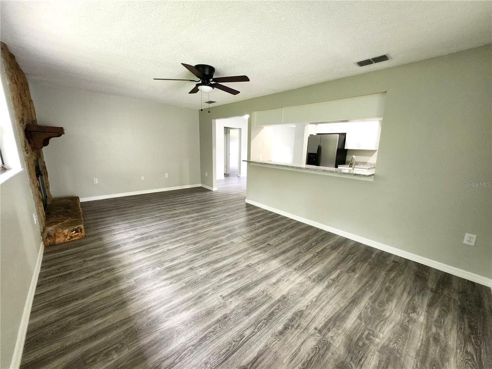 Activo con contrato: $314,900 (3 camas, 2 baños, 1584 Pies cuadrados)