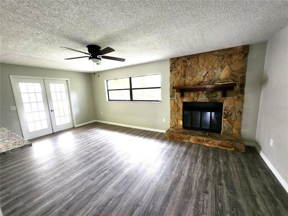 Activo con contrato: $314,900 (3 camas, 2 baños, 1584 Pies cuadrados)