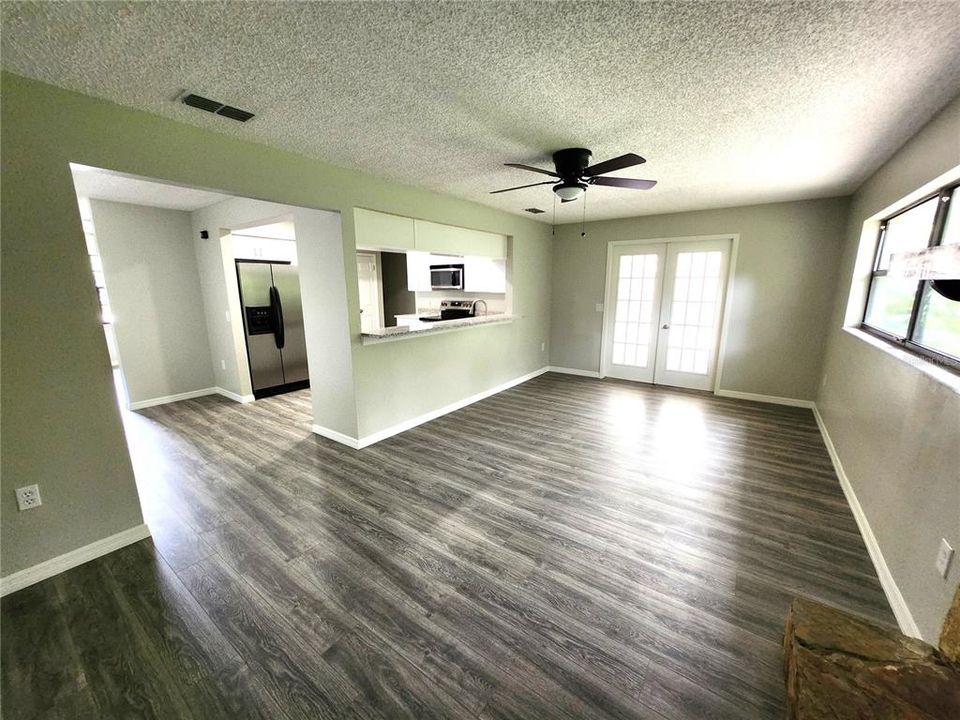 Activo con contrato: $314,900 (3 camas, 2 baños, 1584 Pies cuadrados)